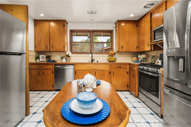 273 N Cleveland Street, Orange CA: https://media.crmls.org/medias/1b3c92b5-e1b7-4ef6-9151-0fcbec7e98c4.jpg