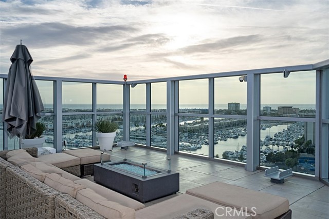 Detail Gallery Image 17 of 29 For 13700 Marina Pointe Dr #405,  Marina Del Rey,  CA 90292 - 3 Beds | 2/1 Baths