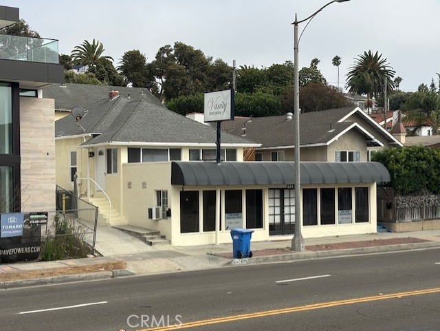 Detail Gallery Image 2 of 10 For 424 S Pacific Coast Highway, Redondo Beach,  CA 90277 - 2 Beds | 1 Baths