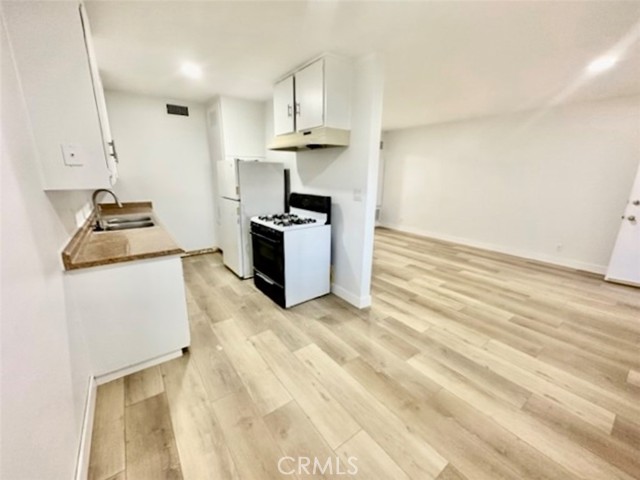 Detail Gallery Image 6 of 10 For 10215 S 10th Ave #2,  Inglewood,  CA 90303 - 1 Beds | 1 Baths