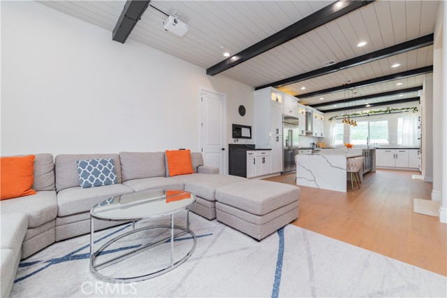 Detail Gallery Image 10 of 61 For 451 Avenida Esplendor, Walnut,  CA 91789 - 6 Beds | 6/1 Baths