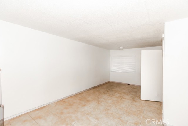 518 W Fredricks Street, Barstow CA: https://media.crmls.org/medias/1b3d9e11-cba3-47f6-8bae-e3e32cdc54c5.jpg