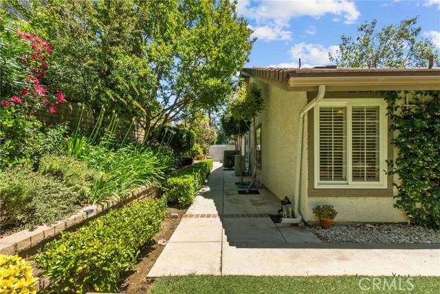 25383 Fortuna Drive, Valencia CA: https://media.crmls.org/medias/1b3dd1d5-4269-472b-b6a2-0409b2a7c845.jpg