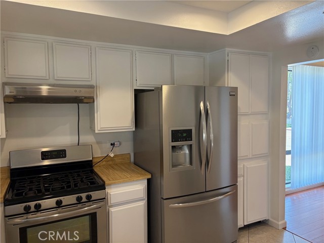 21551 Burbank Boulevard, Woodland Hills CA: https://media.crmls.org/medias/1b3dd96b-ad89-4cef-a4a8-1508cec2e473.jpg