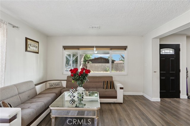 8040 Troost Avenue, North Hollywood CA: https://media.crmls.org/medias/1b3e5dde-c345-460a-a531-6d92200b9cc7.jpg