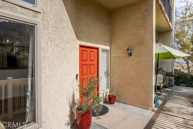 Detail Gallery Image 3 of 44 For 1881 Alpha Rd #3,  Glendale,  CA 91208 - 3 Beds | 2/1 Baths