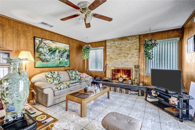 301 East Buckthorn photo 9