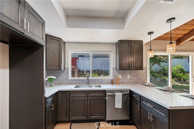 5430 Avenue Juan Bautista, Jurupa Valley CA: https://media.crmls.org/medias/1b3f3f05-aac9-4bde-9f6c-e095af51f327.jpg