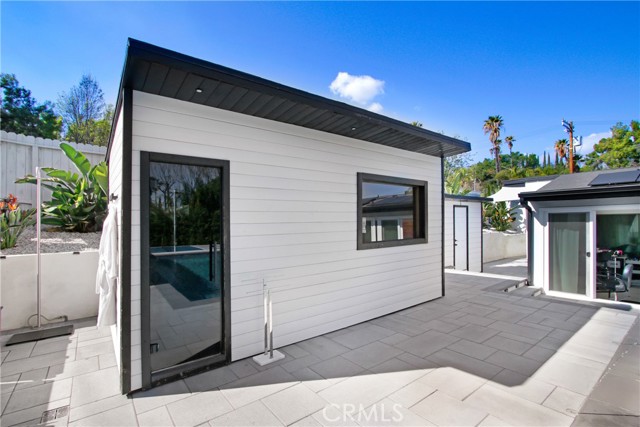 20200 Clark Street, Woodland Hills CA: https://media.crmls.org/medias/1b3f6162-b47a-4dcc-954f-2e3352e3fc3c.jpg