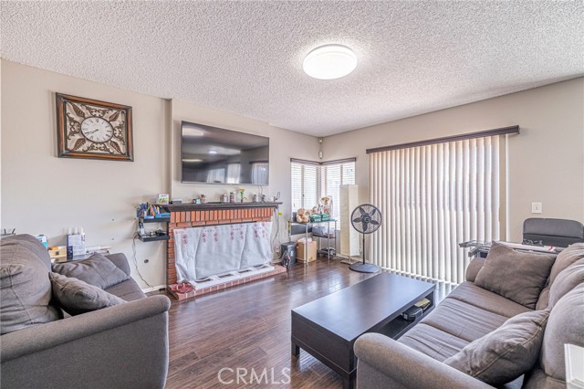 Detail Gallery Image 18 of 39 For 3336 E Avenue Q10, Palmdale,  CA 93550 - 4 Beds | 3 Baths