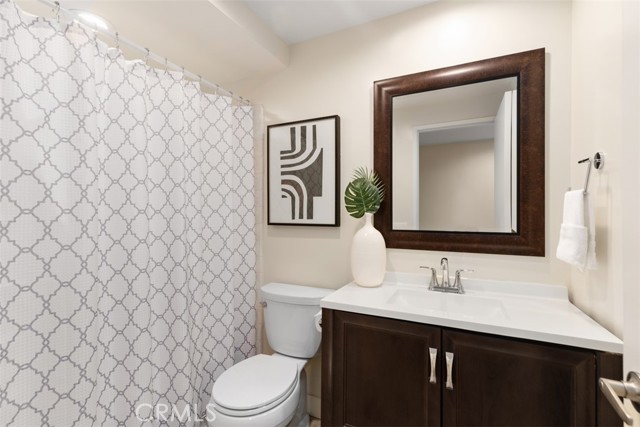 17 Silver Crescent, Irvine CA: https://media.crmls.org/medias/1b408164-a705-49ab-baaa-e3e83524a742.jpg