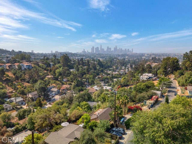 2052 N Alvarado N Street, Los Angeles CA: https://media.crmls.org/medias/1b40923c-ecf3-44eb-b770-065a67e988a2.jpg