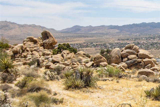57333 Buena Suerte Road, Yucca Valley CA: https://media.crmls.org/medias/1b4172c7-8ab0-425a-b1cf-2e9306a15241.jpg