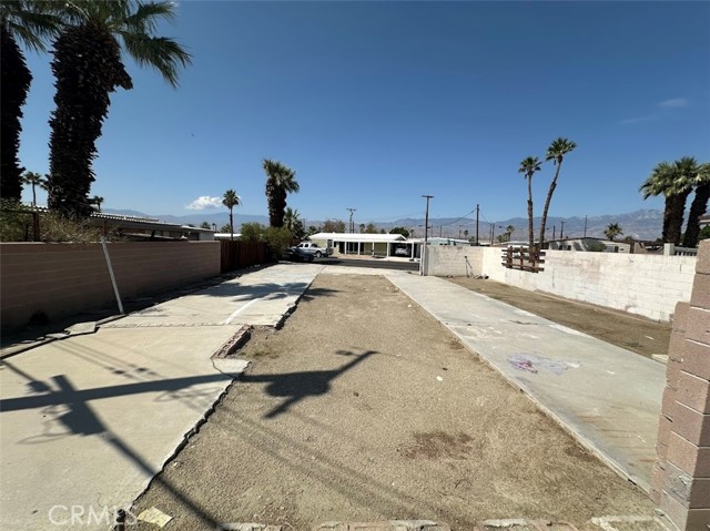 32060 Oakland, Thousand Palms CA: https://media.crmls.org/medias/1b41b9d9-f550-4376-b2d9-f6447e57fd11.jpg