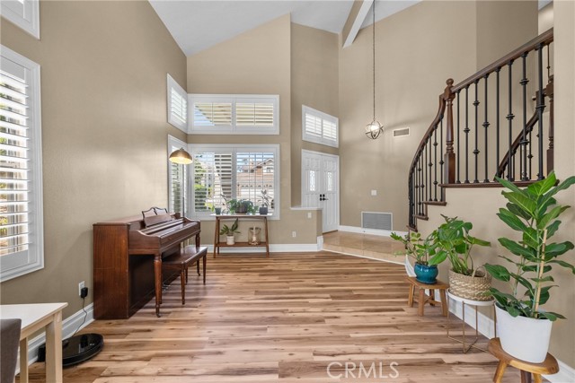 Detail Gallery Image 9 of 54 For 27360 Chesterfield Dr, Valencia,  CA 91354 - 4 Beds | 3 Baths