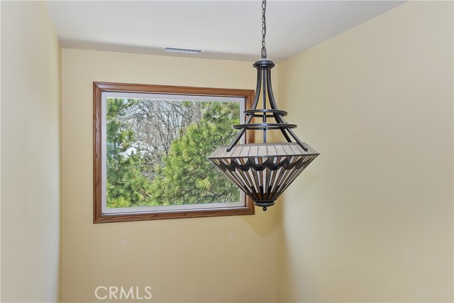 Detail Gallery Image 45 of 54 For 27513 St Bernard Ln, Lake Arrowhead,  CA 92352 - 5 Beds | 3 Baths
