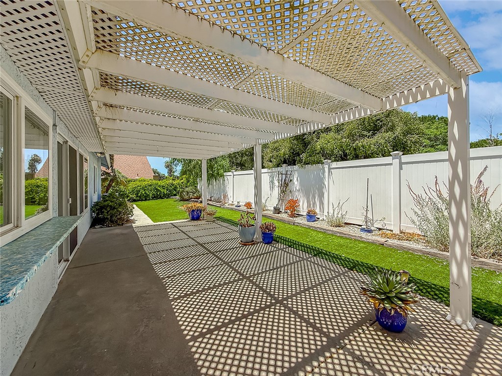 https://media.crmls.org/medias/1b44382e-5806-4814-b4d1-485b514f4420.jpg?preset=X-Large