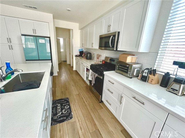 Detail Gallery Image 6 of 14 For 1485 E Laurelwood Dr, San Bernardino,  CA 92408 - 3 Beds | 2/1 Baths