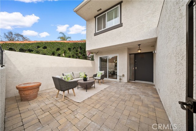 Detail Gallery Image 3 of 49 For 456 Vista Roma, Newport Beach,  CA 92660 - 3 Beds | 2/1 Baths