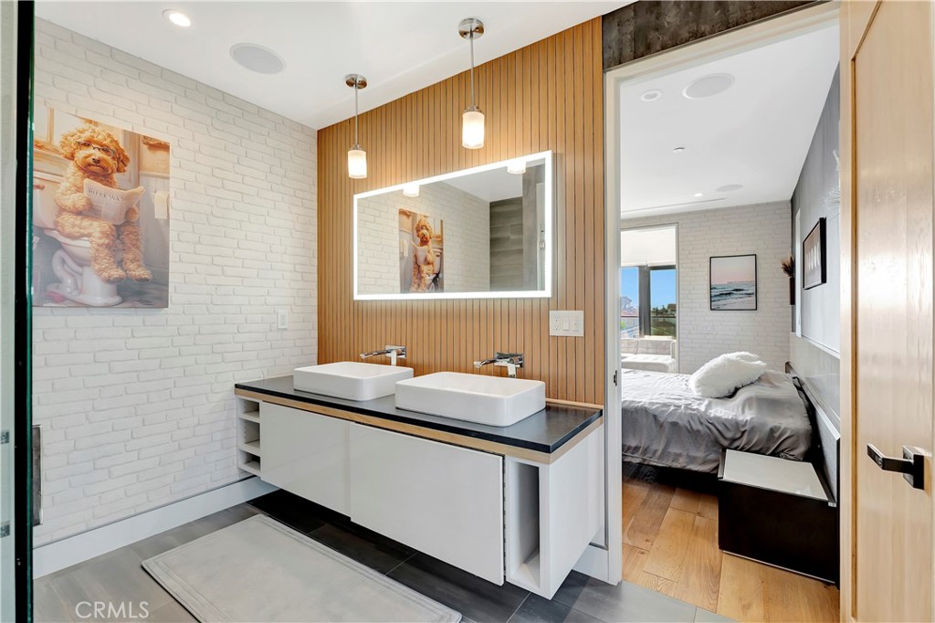 1b44c122 F5c8 4e4a Afdc C3b71a0c6db6