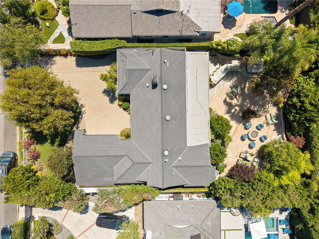 https://media.crmls.org/medias/1b4532ab-fedc-4b3a-a9c1-50417e648394.jpg?preset=X-Large