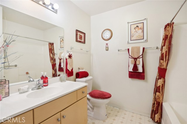 Detail Gallery Image 8 of 11 For 1072 Moon Shadow Ct, Hemet,  CA 92545 - 2 Beds | 2 Baths