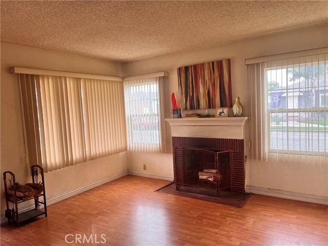 Detail Gallery Image 4 of 31 For 1423 S Poinsettia Ave, Compton,  CA 90221 - 2 Beds | 1/1 Baths