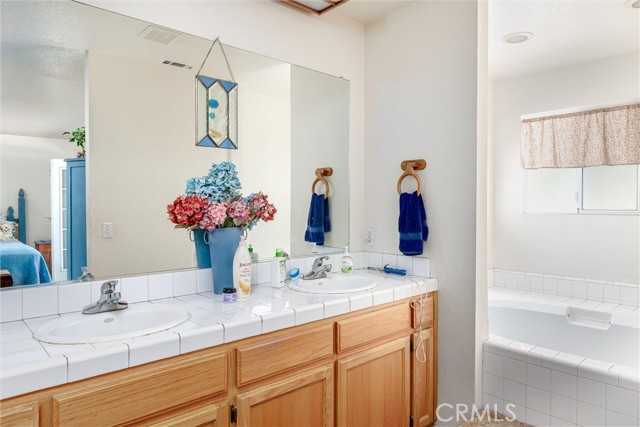 Detail Gallery Image 2 of 22 For 8210 Creston Rd, Paso Robles,  CA 93446 - 4 Beds | 2 Baths