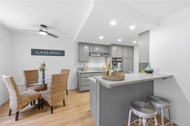 Detail Gallery Image 13 of 34 For 4320 Glencoe Ave #2,  Marina Del Rey,  CA 90292 - 2 Beds | 3 Baths