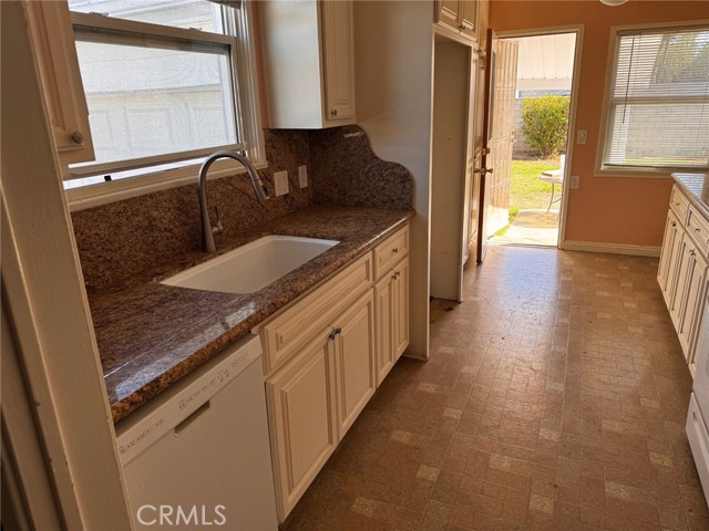 Detail Gallery Image 12 of 61 For 6668 Navel Ct, Riverside,  CA 92506 - 3 Beds | 1 Baths