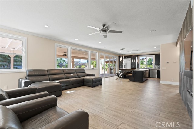 Detail Gallery Image 12 of 68 For 928 Trovita, Corona,  CA 92881 - 4 Beds | 3 Baths