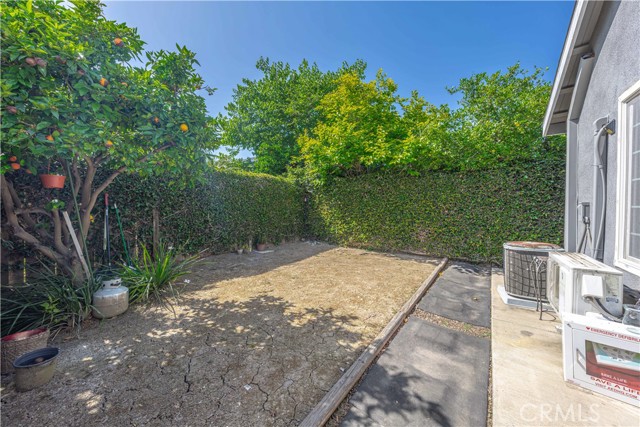3222 S Townsend Street, Santa Ana CA: https://media.crmls.org/medias/1b48aa47-43c2-4431-9b56-fc02b7e2d44f.jpg