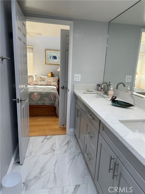 305 21st Street, Huntington Beach CA: https://media.crmls.org/medias/1b48e862-987c-4994-b085-e9bd4b1d0f9a.jpg