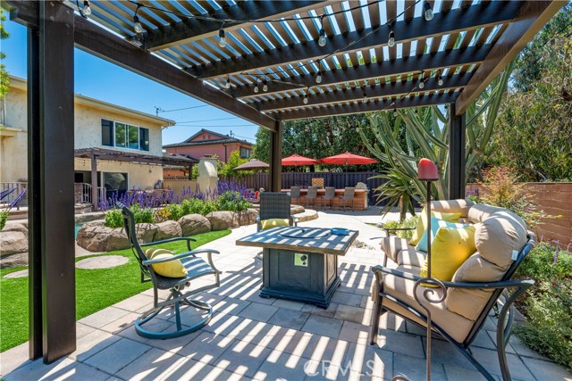 1335 Crestview Avenue, Seal Beach CA: https://media.crmls.org/medias/1b490ea2-fe9f-4415-b7df-060ce76b5c8a.jpg