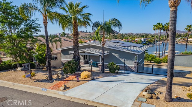 Detail Gallery Image 2 of 75 For 23256 Gray Fox Dr, Canyon Lake,  CA 92587 - 3 Beds | 3 Baths