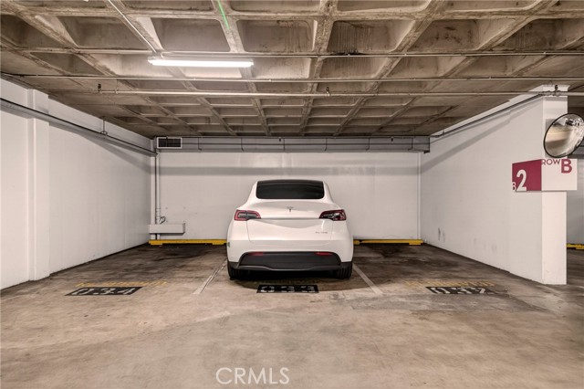 3810 Wilshire Boulevard, Los Angeles CA: https://media.crmls.org/medias/1b4a1b79-77e7-4c1f-8d97-8abe45fc59bb.jpg