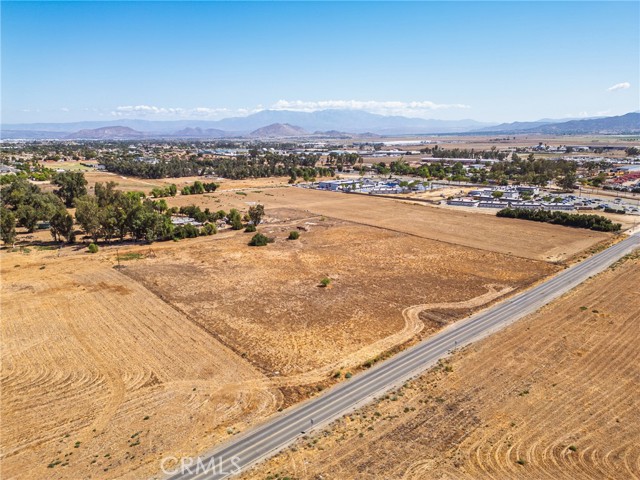 650 Mapes Road, Perris CA: https://media.crmls.org/medias/1b4aa597-769b-4ff2-92f6-3699d59331d2.jpg