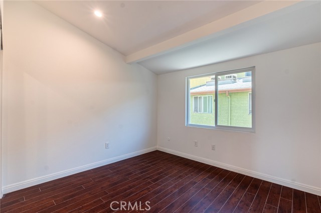 Detail Gallery Image 18 of 25 For 6155 Reseda #4,  Tarzana,  CA 91335 - 3 Beds | 2 Baths