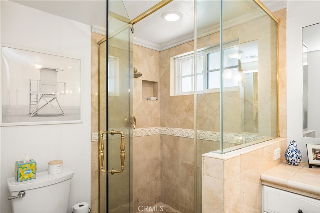 https://media.crmls.org/medias/1b4bd90f-e693-430e-b5d4-597a8641e435.jpg?preset=X-Large