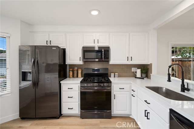 Detail Gallery Image 9 of 32 For 3705 Cypress Ln, Yorba Linda,  CA 92886 - 2 Beds | 2 Baths