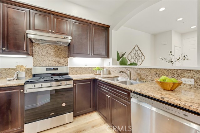 Detail Gallery Image 10 of 29 For 94 Hedge Bloom, Irvine,  CA 92618 - 3 Beds | 2/1 Baths