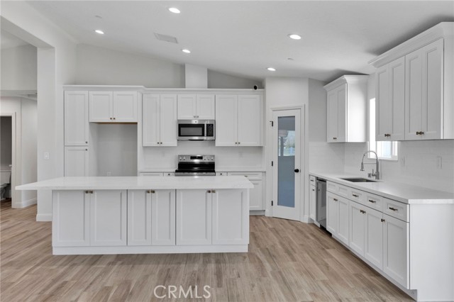 Detail Gallery Image 6 of 45 For 9432 Wasco, Hesperia,  CA 92345 - 4 Beds | 2/1 Baths