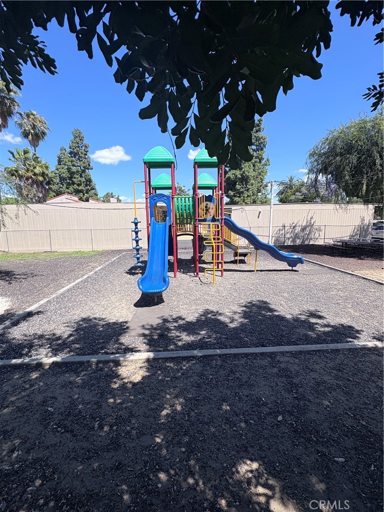 https://media.crmls.org/medias/1b4f65c6-bd07-4fbc-9bac-bd0b392a1a43.jpg?preset=X-Large