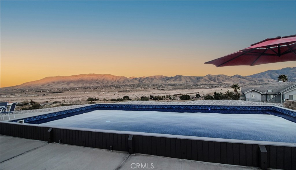 https://media.crmls.org/medias/1b5013bc-5b41-478a-a576-b1379bd569ba.jpg?preset=X-Large