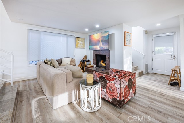 Detail Gallery Image 2 of 17 For 548 Agate St, Laguna Beach,  CA 92651 - 3 Beds | 3 Baths