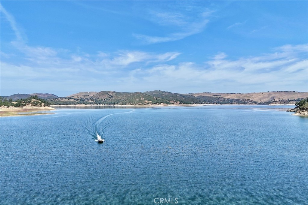 https://media.crmls.org/medias/1b50e3ec-2f48-48c9-8493-70be6174a09c.jpg?preset=X-Large