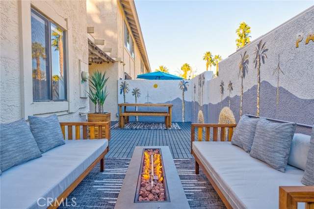 Detail Gallery Image 2 of 36 For 6135 Montecito Dr #8,  Palm Springs,  CA 92264 - 2 Beds | 2 Baths