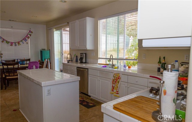 Detail Gallery Image 9 of 22 For 31949 Daisy Field Ct, Lake Elsinore,  CA 92532 - 4 Beds | 3 Baths