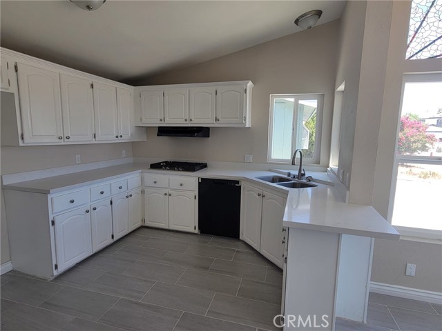 Detail Gallery Image 4 of 30 For 370 Lori Ann St, San Jacinto,  CA 92582 - 3 Beds | 2 Baths