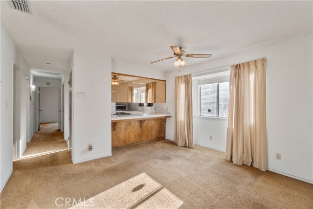 Detail Gallery Image 4 of 19 For 4782 W Austin Way, Fresno,  CA 93722 - 3 Beds | 2 Baths